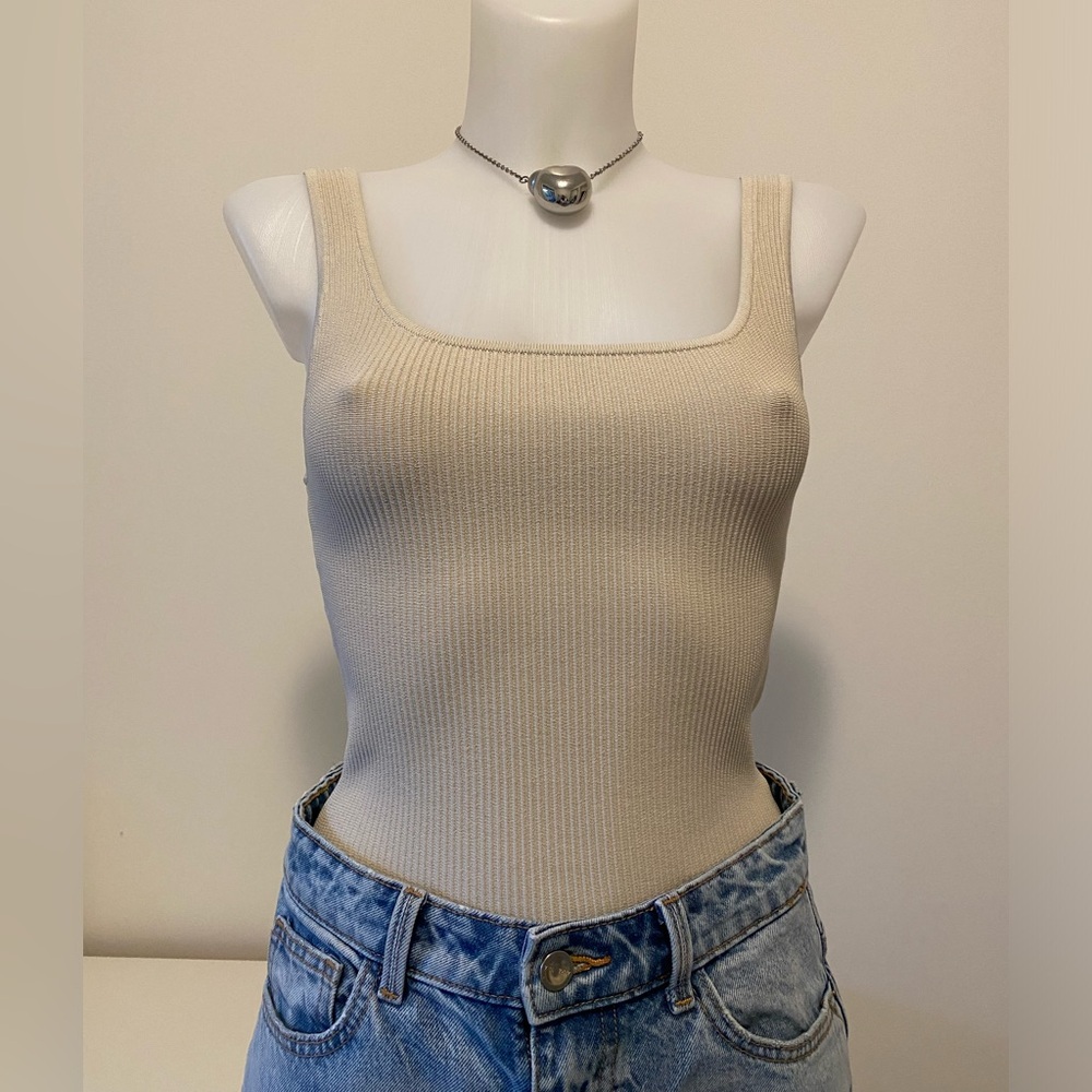 Aritzia Babaton Sculp Knit Square Neck Size Medium